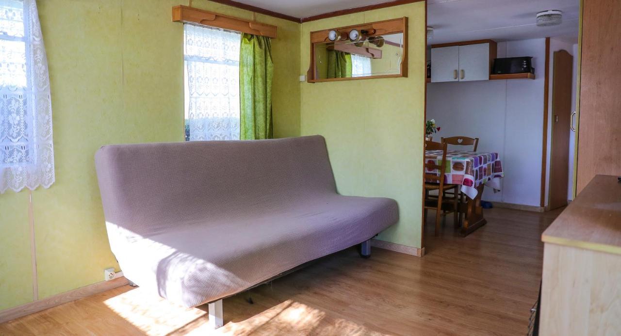 Camping Les Acacias Hotell Saint-Paulet-de-Caisson Eksteriør bilde